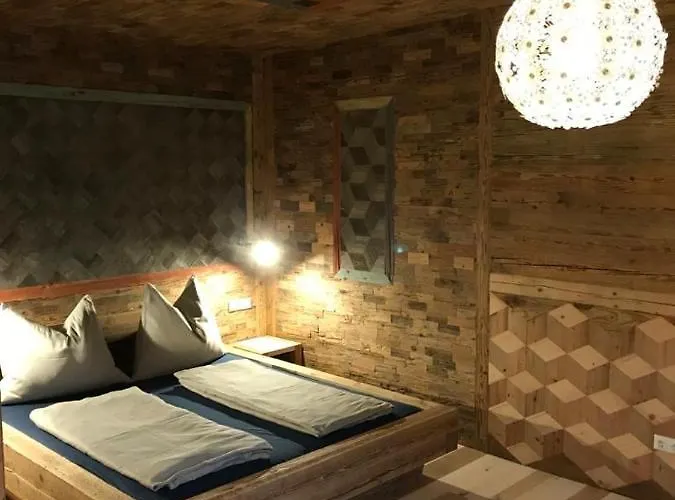 Der Baum Aparthotel Inzersdorf im Kremstal